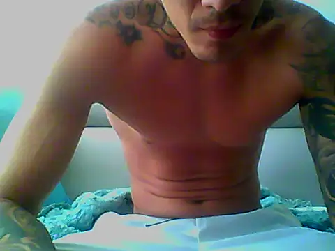 Snapshot of Skater29xx2 chatting on December 6, 5:00 pm Skater29xx2 online show from December 6, 5:00 pm