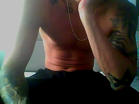 Snapshot of Skater29xx2 chatting on February 3, 4:10 pm Skater29xx2 online show from February 3, 4:10 pm