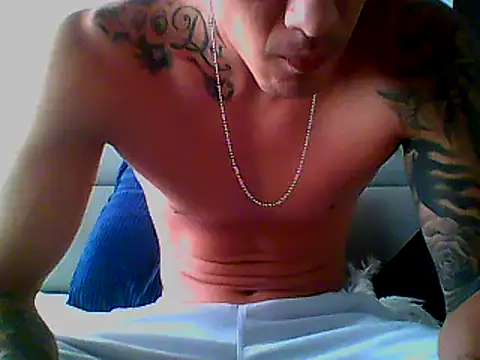 Snapshot of Skater29xx2 chatting on February 8, 7:38 pm Skater29xx2 online show from February 8, 7:38 pm