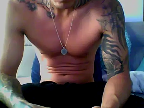 Snapshot of Skater29xx2 chatting on February 12, 6:40 pm Skater29xx2 online show from February 12, 6:40 pm