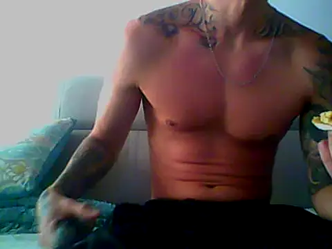 Snapshot of Skater29xx2 chatting on February 19, 4:11 pm Skater29xx2 online show from February 19, 4:11 pm