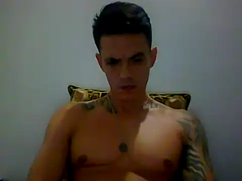 Snapshot of Skater29xx2 chatting on February 24, 5:43 am Skater29xx2 online show from February 24, 5:43 am