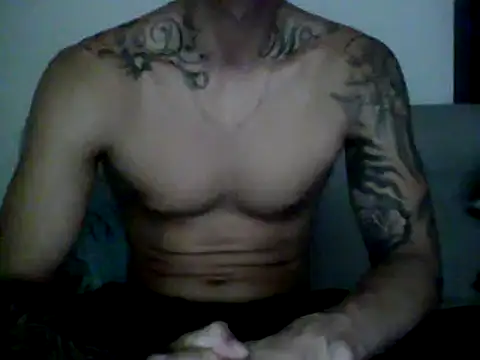 Snapshot of Skater29xx2 chatting on February 26, 4:14 am Skater29xx2 online show from February 26, 4:14 am