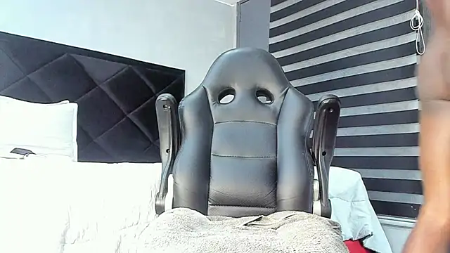 Snapshot of Dancelwashington chatting on February 13, 8:34 pm Dancelwashington online show from February 13, 8:34 pm