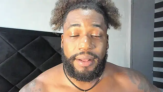 Snapshot of Dancelwashington chatting on February 13, 11:37 pm Dancelwashington online show from February 13, 11:37 pm