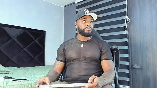 Snapshot of Dancelwashington chatting on February 17, 10:03 pm Dancelwashington online show from February 17, 10:03 pm