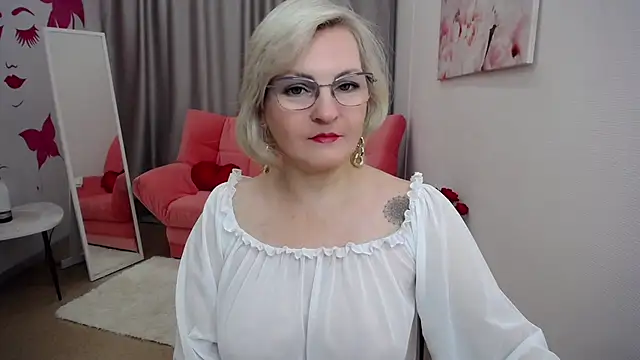 Snapshot of BlondeBrilliant7 chatting on December 16, 2:57 am BlondeBrilliant7 online show from December 16, 2:57 am