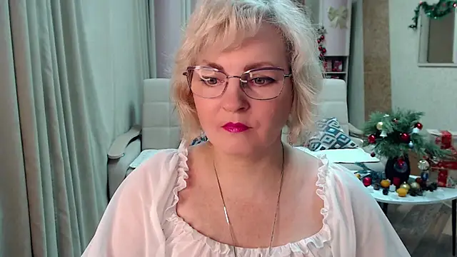 Snapshot of BlondeBrilliant7 chatting on December 22, 3:11 pm BlondeBrilliant7 online show from December 22, 3:11 pm