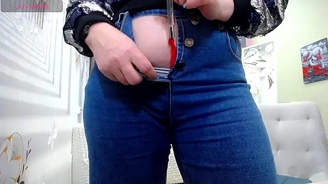 Snapshot of BlondeBrilliant7 chatting on December 27, 6:03 am BlondeBrilliant7 online show from December 27, 6:03 am