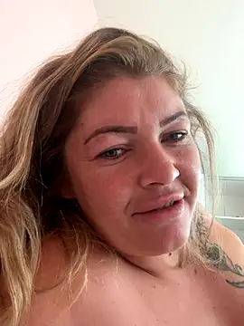 Snapshot of GabyHofstede chatting on October 6, 10:12 am GabyHofstede online show from October 6, 10:12 am