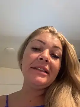 Snapshot of GabyHofstede chatting on October 19, 9:15 pm GabyHofstede online show from October 19, 9:15 pm