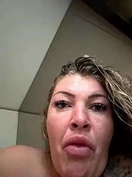 Snapshot of GabyHofstede chatting on January 11, 6:18 am GabyHofstede online show from January 11, 6:18 am