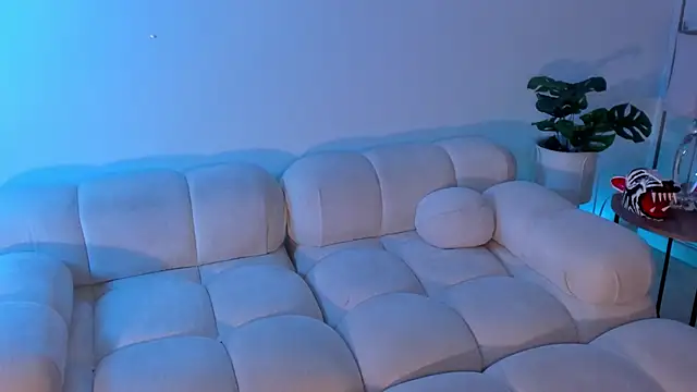 freya bella  online show from March 6, 6:30 am