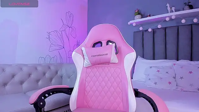 atenea jones online show from December 15, 7:29 pm