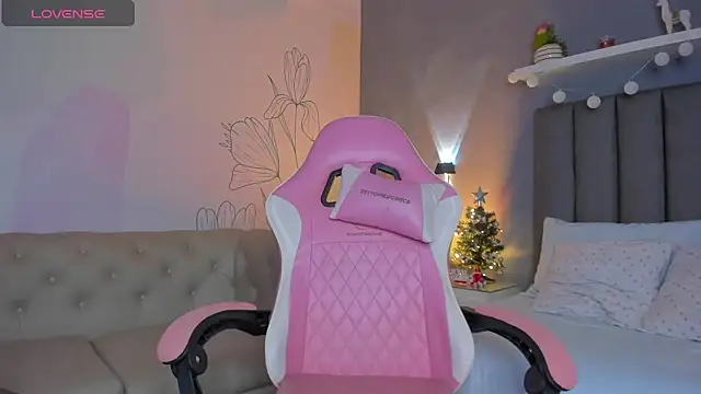 atenea jones online show from December 18, 7:20 pm