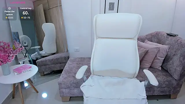 Snapshot of Aida_adams chatting on November 1, 5:04 pm Aida adams online show from November 1, 5:04 pm