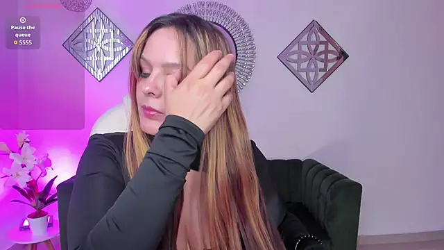 Snapshot of Aida_adams chatting on November 20, 12:16 pm Aida adams online show from November 20, 12:16 pm