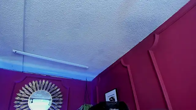 Red lady online show from April 7, 3:40 am