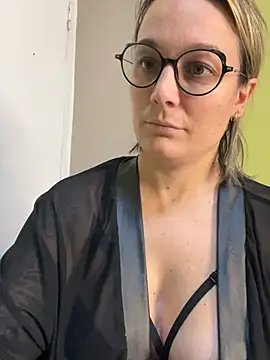 Snapshot of marinella07 chatting on December 8, 10:08 am marinella07 online show from December 8, 10:08 am
