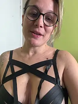 Snapshot of marinella07 chatting on December 15, 10:50 am marinella07 online show from December 15, 10:50 am