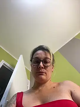 Snapshot of marinella07 chatting on December 17, 1:16 pm marinella07 online show from December 17, 1:16 pm