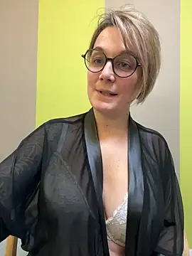 Snapshot of marinella07 chatting on February 15, 12:33 pm marinella07 online show from February 15, 12:33 pm