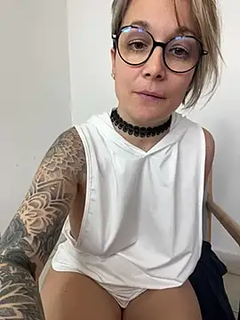 Snapshot of marinella07 chatting on March 20, 12:11 pm marinella07 online show from March 20, 12:11 pm