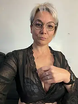 Snapshot of marinella07 chatting on June 12, 7:40 am marinella07 online show from June 12, 7:40 am