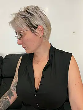 Snapshot of marinella07 chatting on June 26, 7:35 am marinella07 online show from June 26, 7:35 am