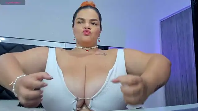 Sara Thompsoon online show from December 13, 11:55 am