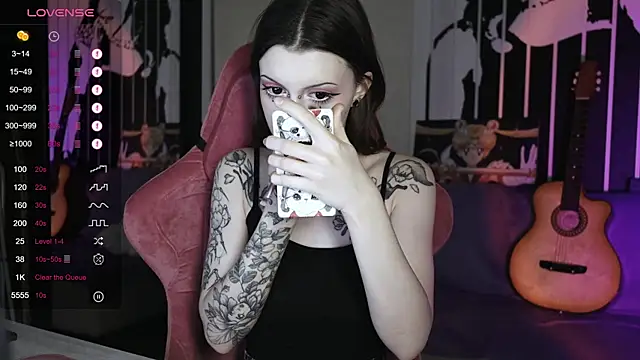 prettybones online show from December 29, 11:29 am