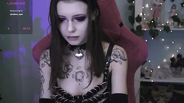 prettybones online show from March 28, 1:38 am