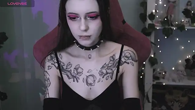 prettybones online show from April 9, 11:10 pm