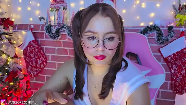 Juanelopez1 online show from December 5, 5:05 am