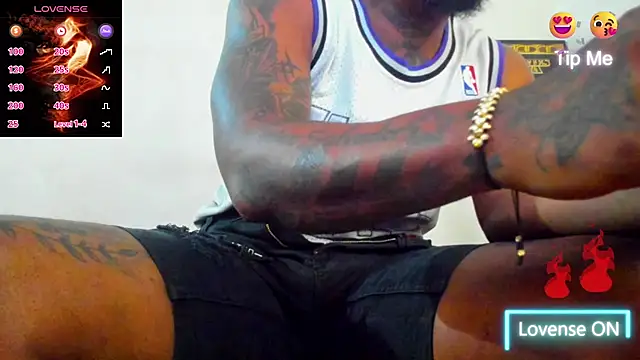 Snapshot of wotton_17 chatting on November 27, 10:56 pm wotton 17 online show from November 27, 10:56 pm