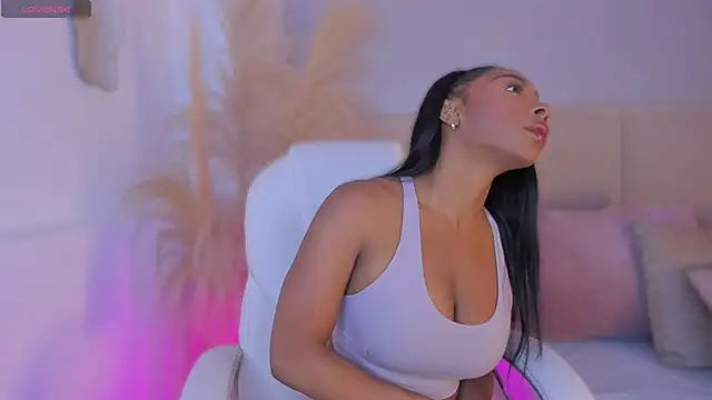 aprilebony  online show from March 30, 10:38 am