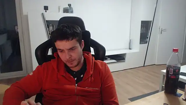 Snapshot of SharkLuigi chatting on December 6, 1:51 am SharkLuigi online show from December 6, 1:51 am