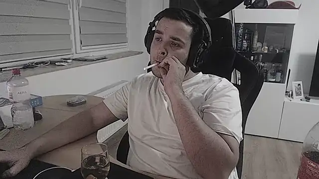 Snapshot of SharkLuigi chatting on September 14, 1:49 am SharkLuigi online show from September 14, 1:49 am