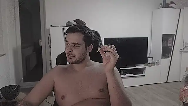 Snapshot of SharkLuigi chatting on January 9, 8:43 pm SharkLuigi online show from January 9, 8:43 pm