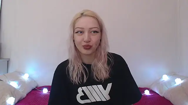 Snapshot of Emily_hardcore chatting on July 16, 9:10 pm Emily hardcore online show from July 16, 9:10 pm