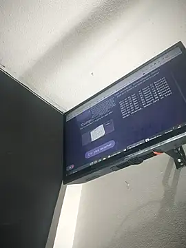 Snapshot of curvy_cutie chatting on March 7, 1:31 am curvy cutie online show from March 7, 1:31 am