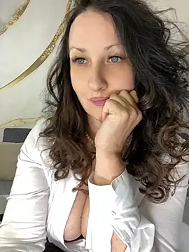 Snapshot of Katie-n chatting on August 5, 4:48 am Katie-n online show from August 5, 4:48 am