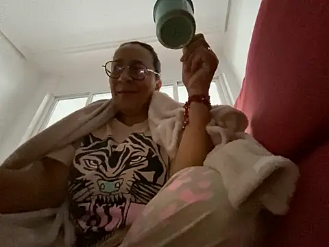 sweeviolet online show from January 12, 8:46 am