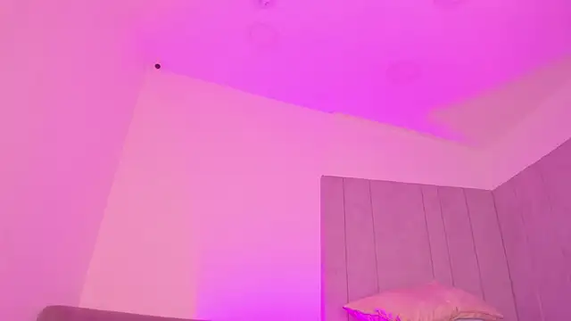 kaylarossi online show from February 4, 7:00 pm