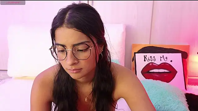 Snapshot of Yues050600 chatting on January 17, 3:23 am Yues050600 online show from January 17, 3:23 am