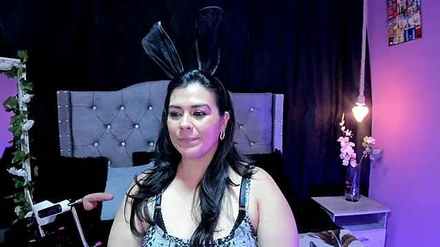 martina foxy  online show from February 21, 1:11 pm