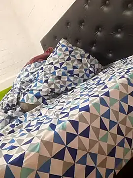 Snapshot of TuBandi2 chatting on March 3, 1:53 am TuBandi2 online show from March 3, 1:53 am