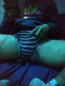 Snapshot of Woofer_dick chatting on December 1, 3:44 am Woofer dick online show from December 1, 3:44 am