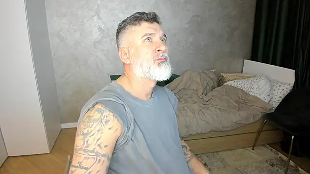 Snapshot of BlowMyXXL chatting on February 8, 8:21 pm BlowMyXXL online show from February 8, 8:21 pm