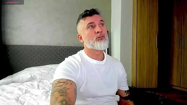 Snapshot of BlowMyXXL chatting on February 27, 2:00 pm BlowMyXXL online show from February 27, 2:00 pm